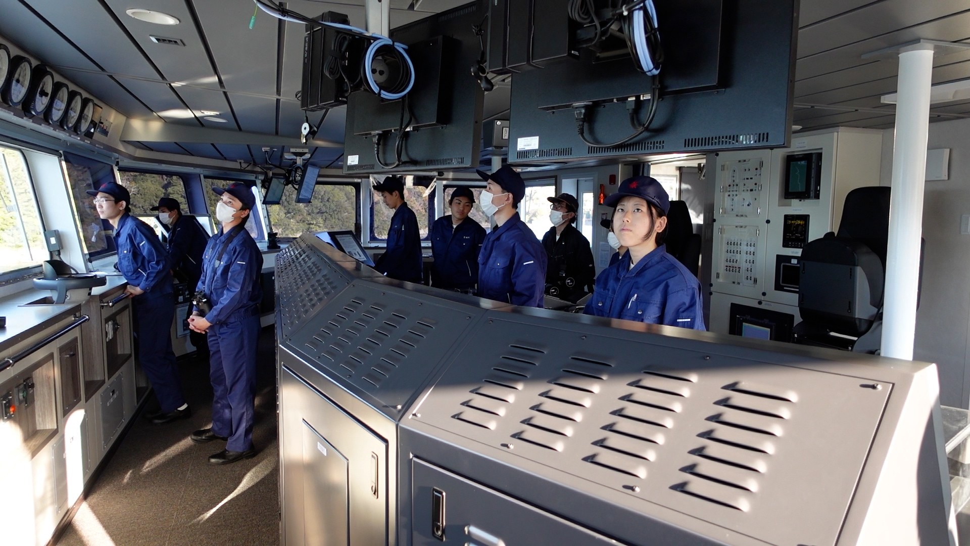 鳥羽丸×『TRANS-Crew』_デッキ